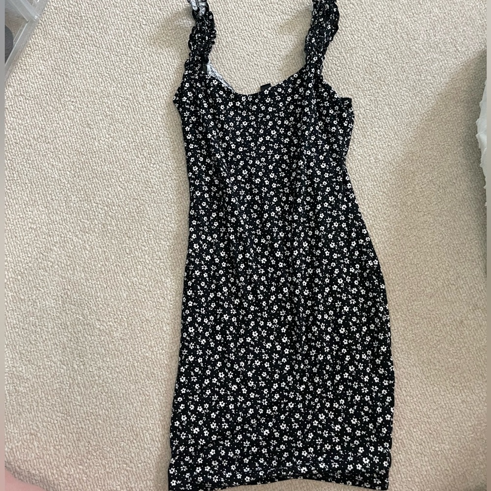 Windsor floral dress black with white flowers